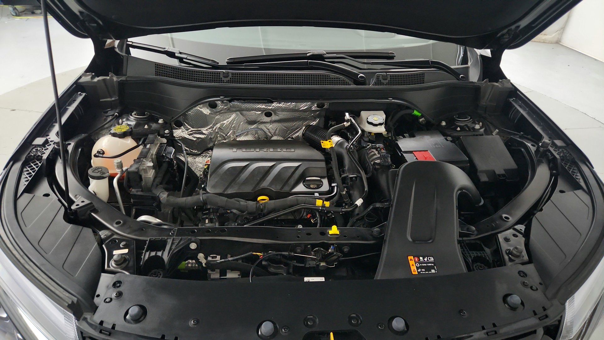Used 2025 Chevrolet Trax RS w/ Sunroof Package FWD image 31