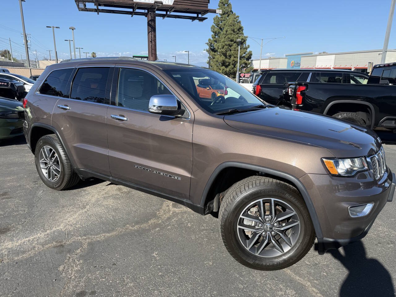 Used 2018 Jeep Grand Cherokee Limited RWD image 3
