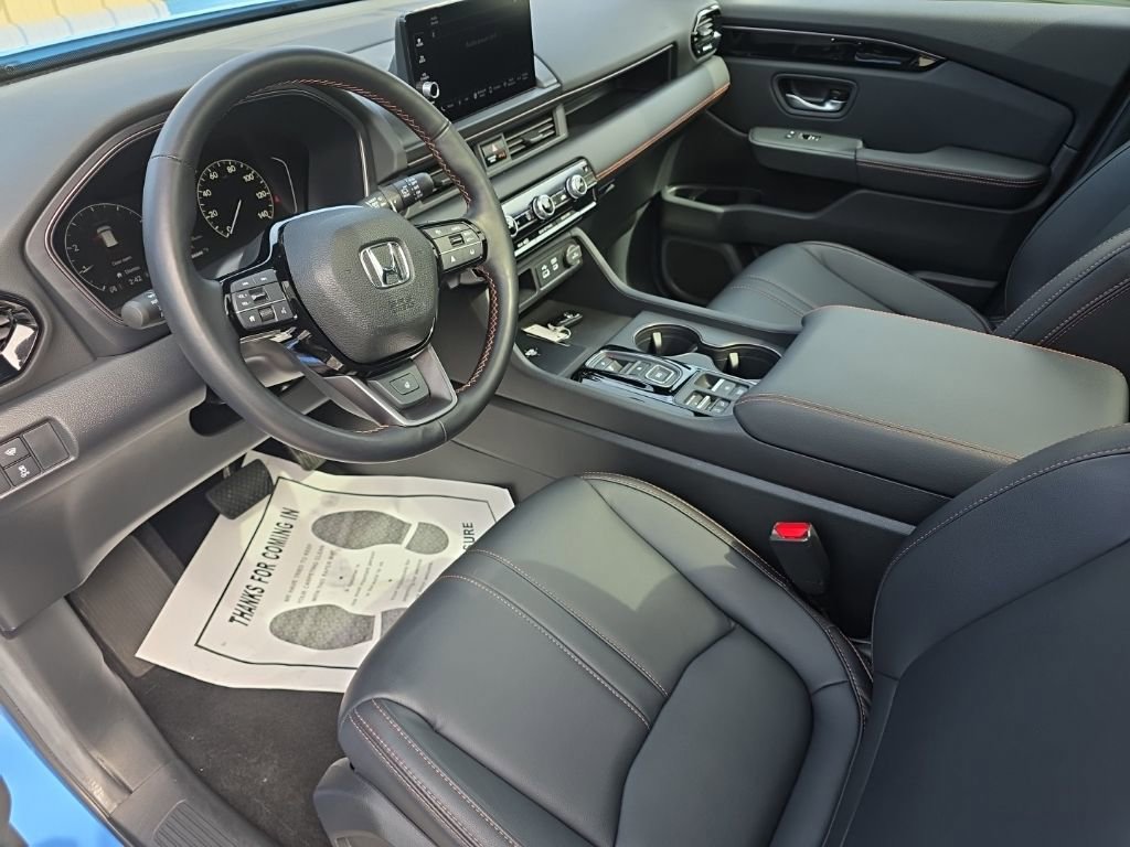 Used 2025 Honda Pilot TrailSport image 11