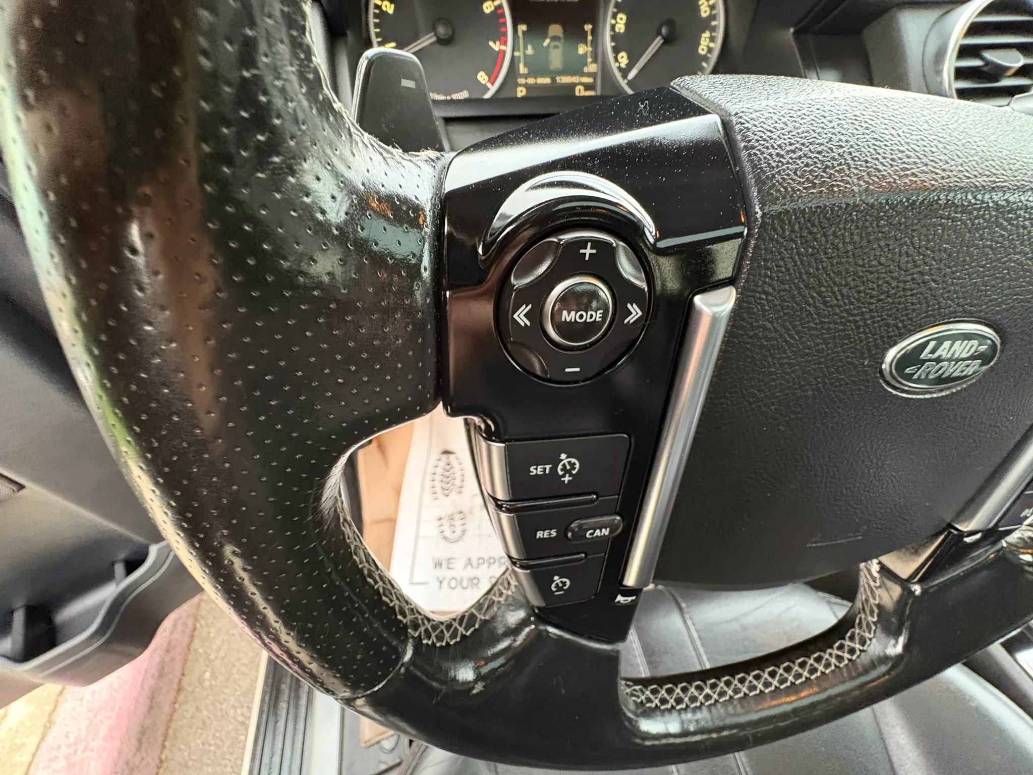 Used 2015 Land Rover LR4 HSE image 14