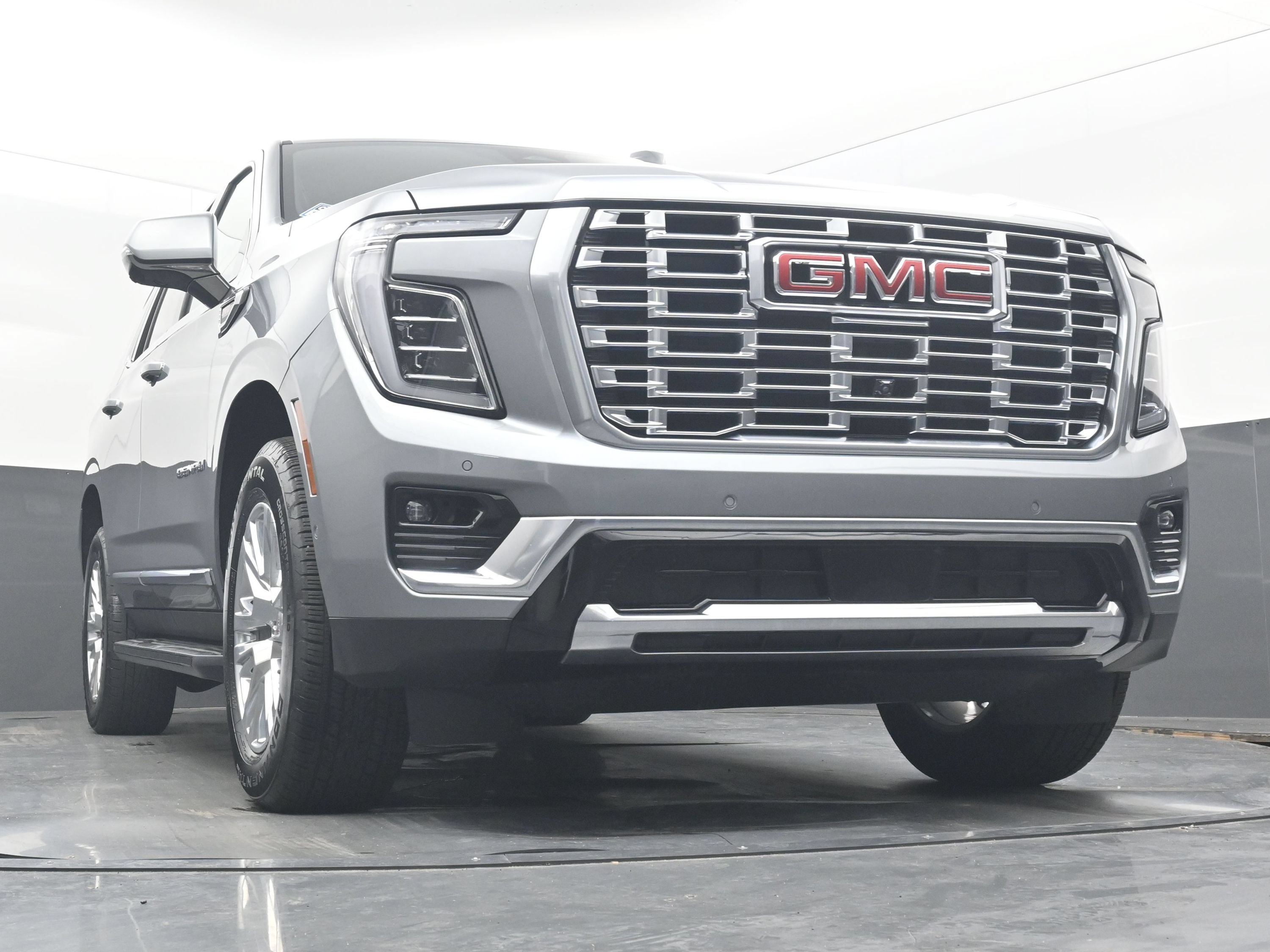 Used 2025 GMC Yukon Denali RWD image 30