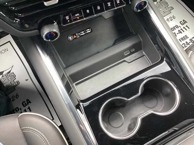 New 2025 Chevrolet Suburban Premier image 28