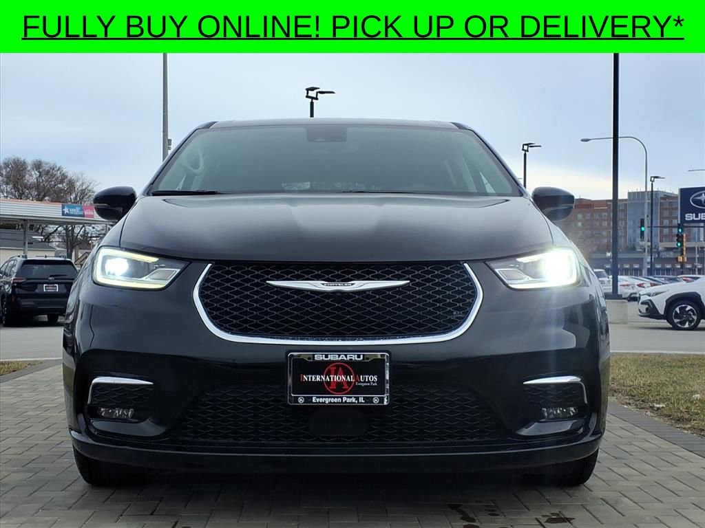 Used 2024 Chrysler Pacifica Touring-L image 2