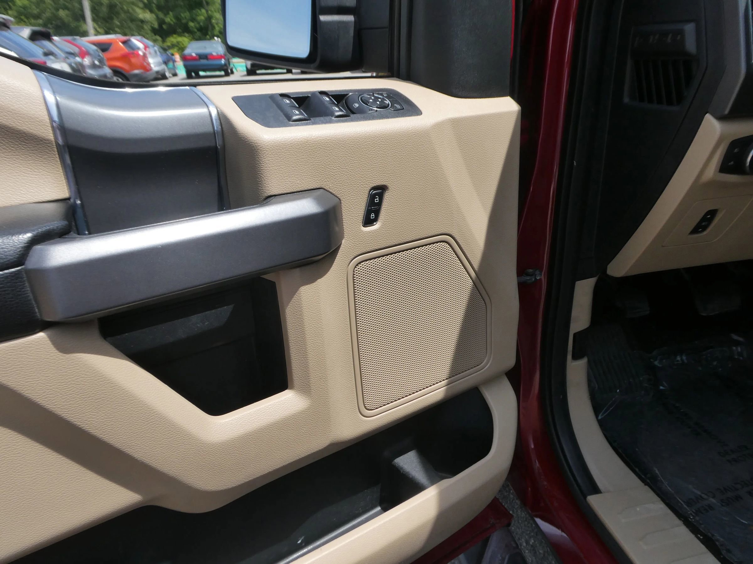 Used 2015 Ford F150 XLT w/ Equipment Group 302A Luxury RWD image 14
