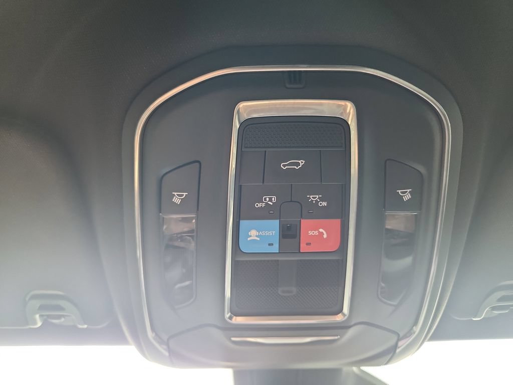 Used 2025 Jeep Wagoneer L 4WD image 26