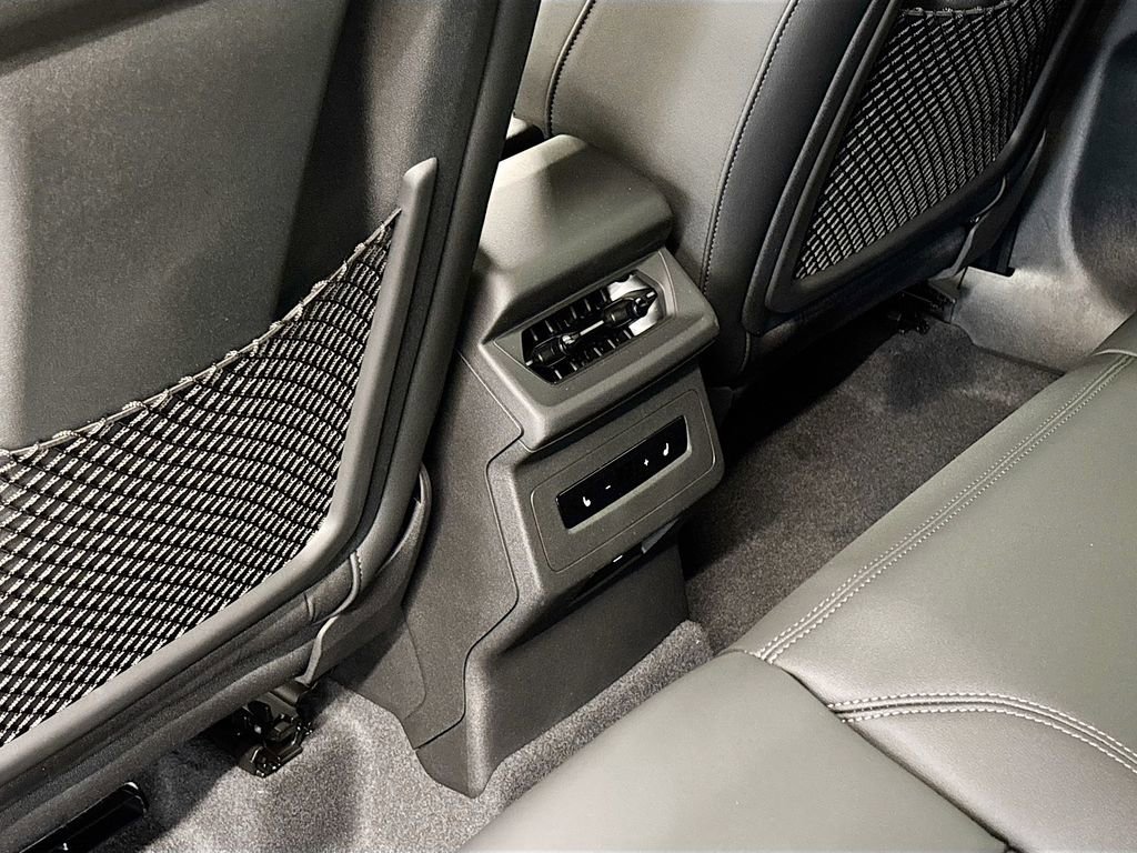 New 2025 Audi Q6 e-tron Premium image 17