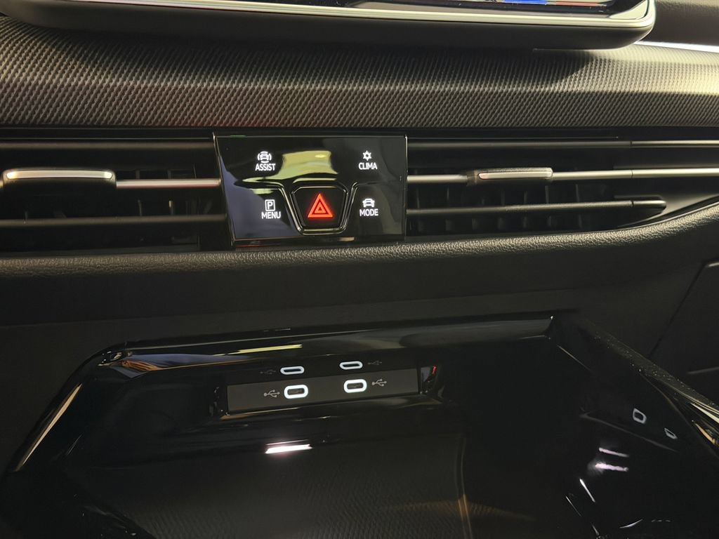 New 2026 Volkswagen GTI SE FWD image 18