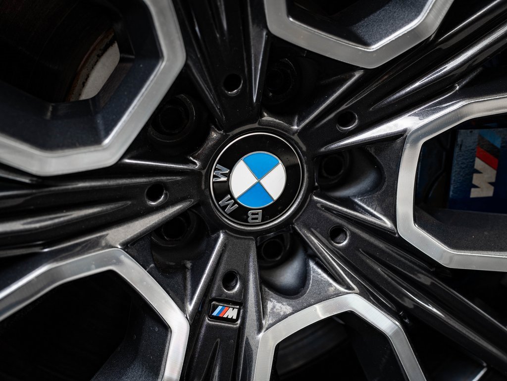 Used 2022 BMW M760i xDrive w/ Luxury Rear Seating Package image 8