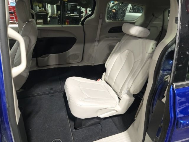 Used 2021 Chrysler Pacifica Touring-L w/ Premium & Safety Sphere Group AWD/4WD image 12