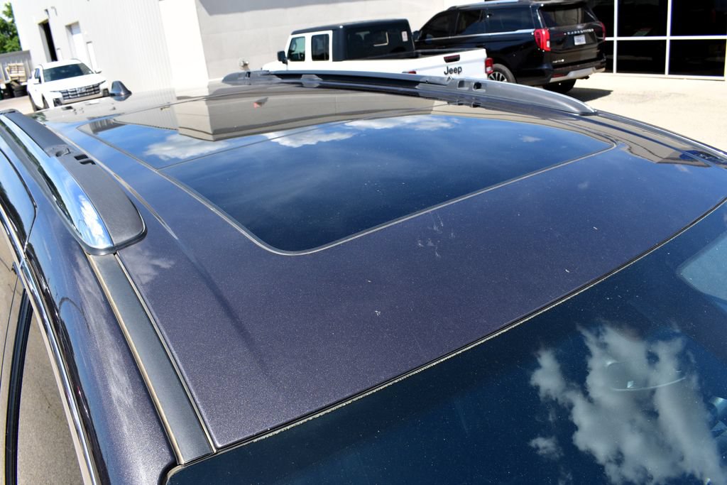 Used 2020 Chrysler Pacifica Limited FWD image 9