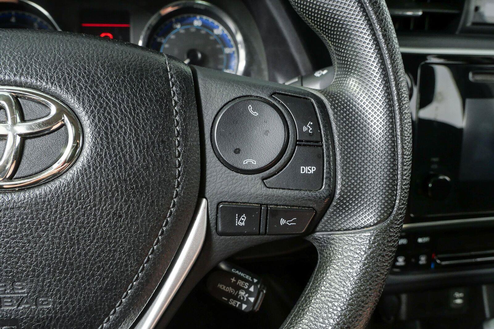 Used 2017 Toyota Corolla LE FWD image 11