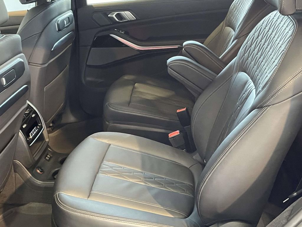 Used 2023 BMW X7 xDrive40i w/ M Sport Package image 11