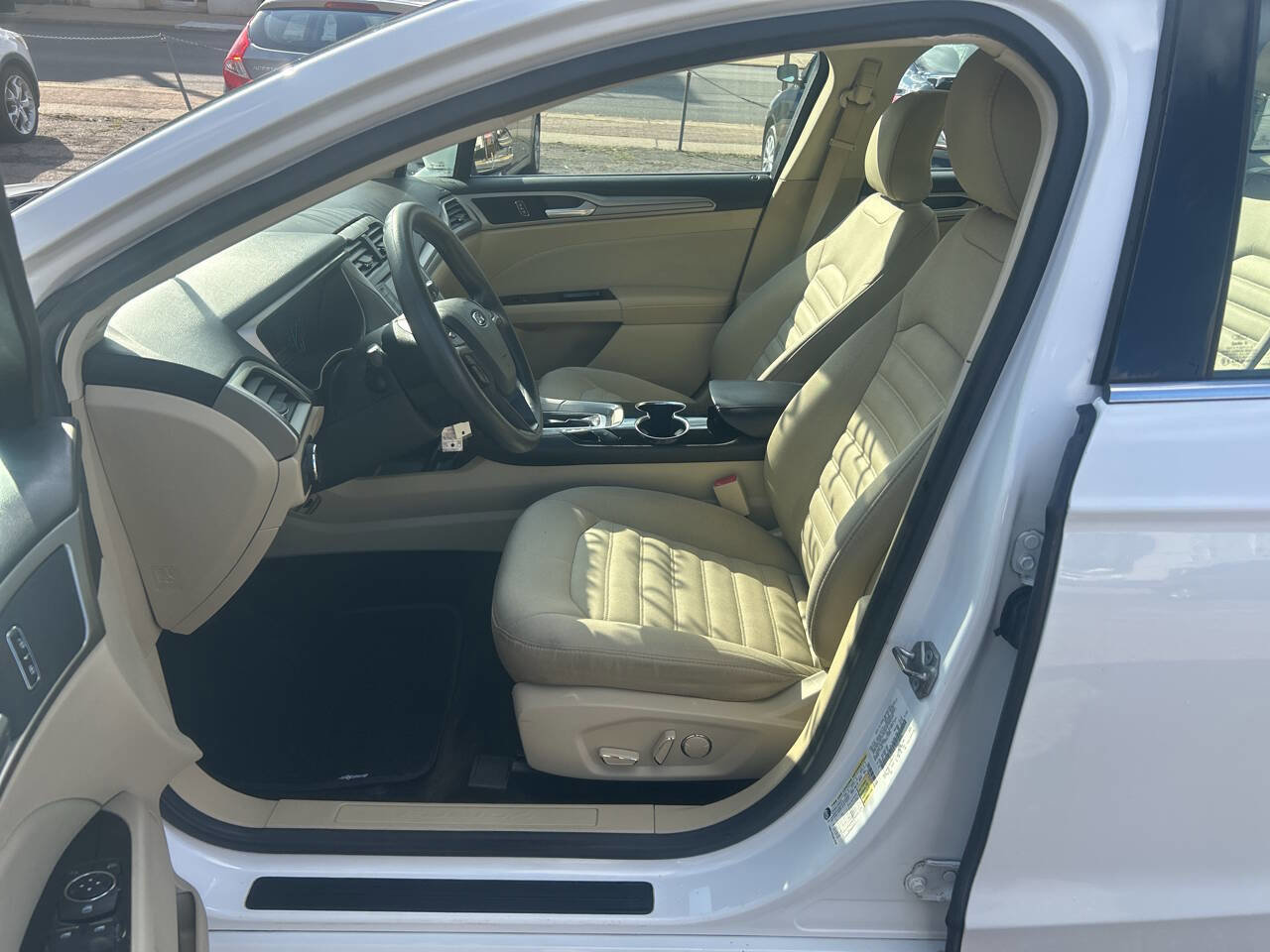 Used 2015 Ford Fusion SE image 17