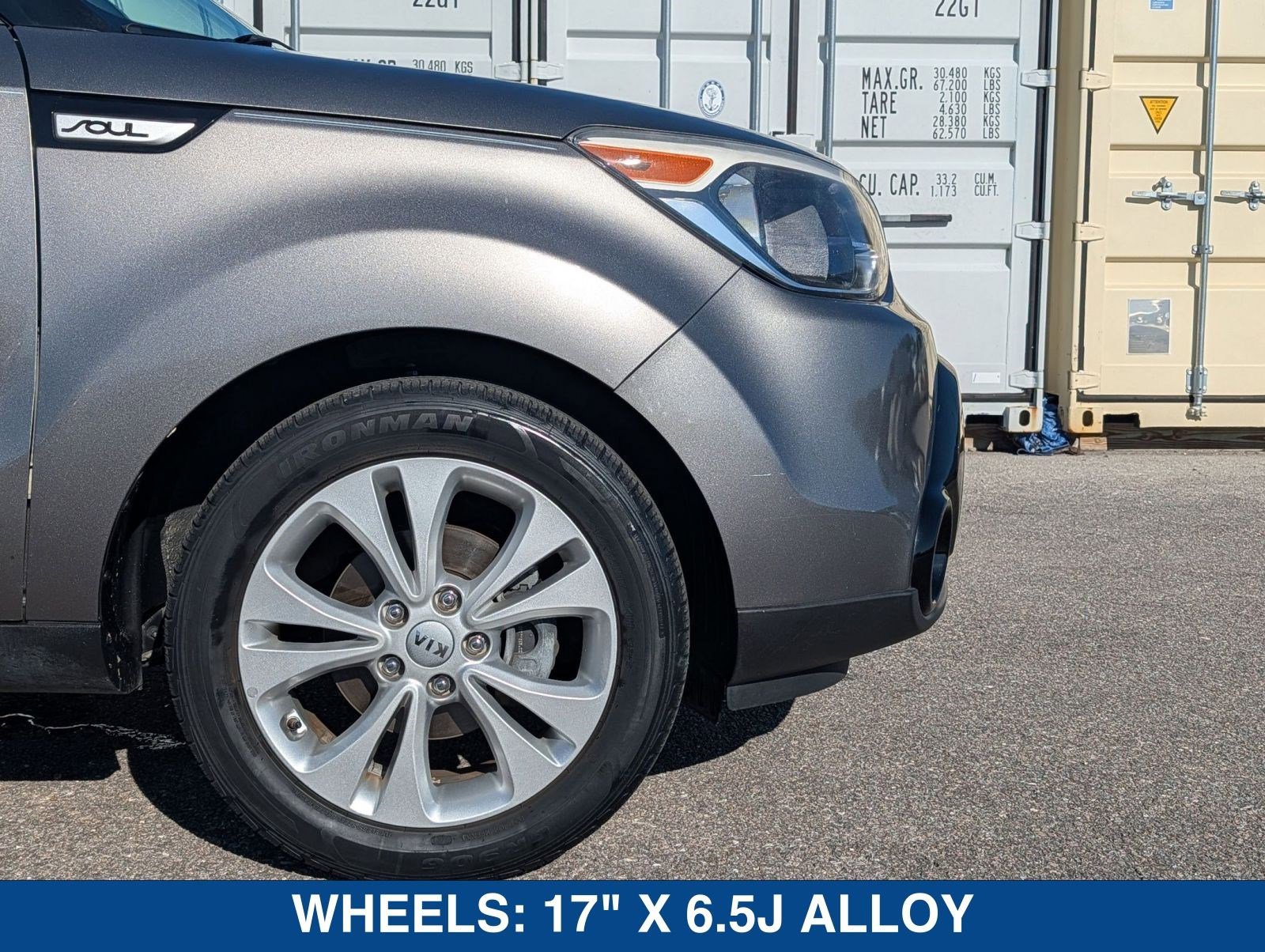 Used 2016 Kia Soul + image 11