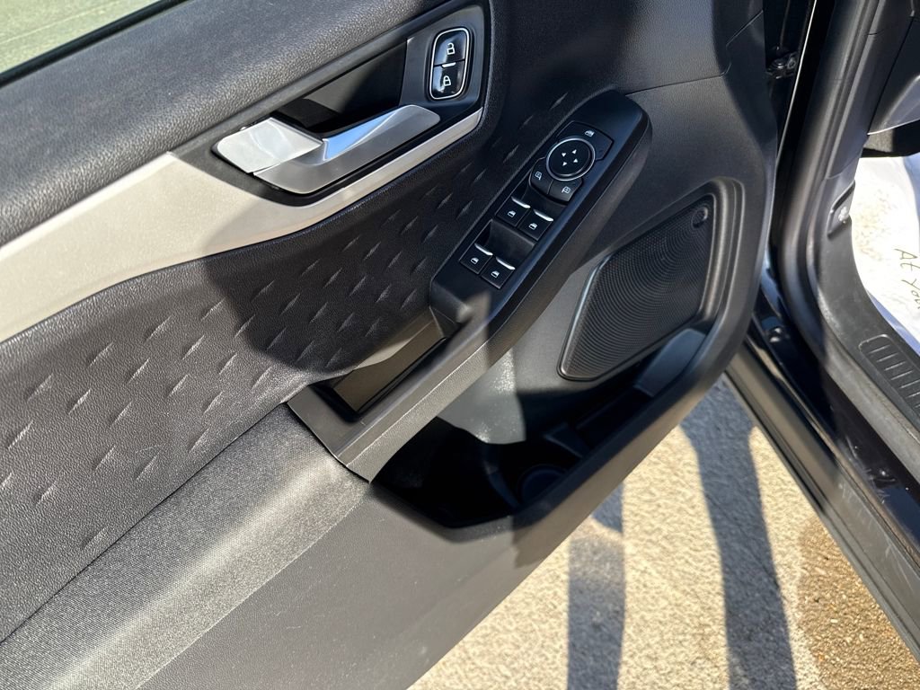 Used 2020 Ford Escape SE image 20