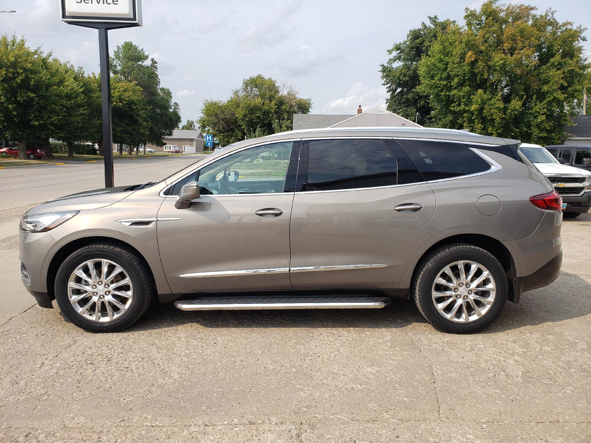 Used 2019 Buick Enclave Essence AWD/4WD image 2