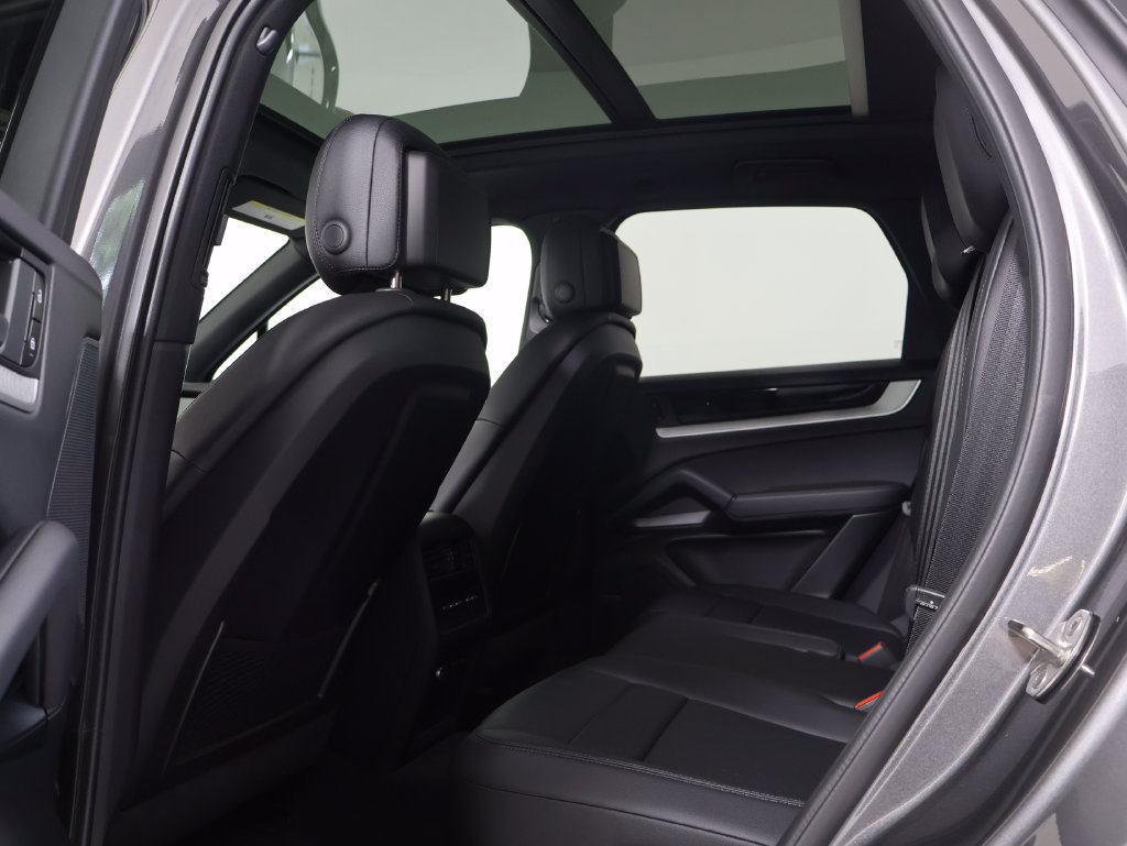 Certified 2026 Porsche Cayenne E-Hybrid AWD/4WD image 10