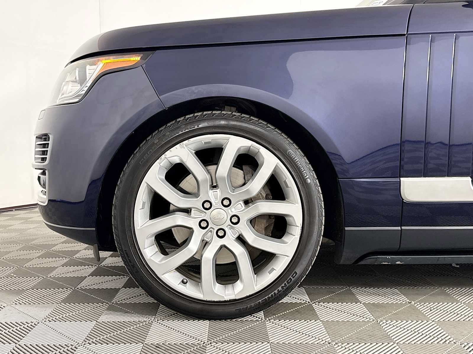 Used 2015 Land Rover Range Rover Supercharged AWD/4WD image 28