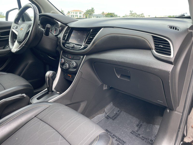 Used 2020 Chevrolet Trax LT w/ Driver Confidence Package AWD/4WD image 8