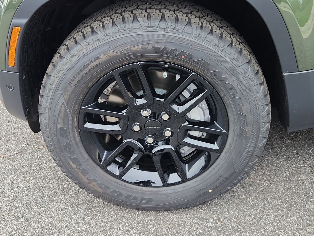 New 2026 Land Rover Defender 130 S image 9