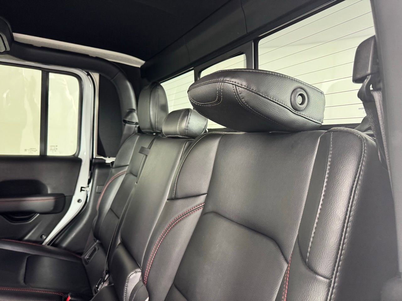 Used 2022 Jeep Gladiator Rubicon w/ Cold Weather Group AWD/4WD image 26