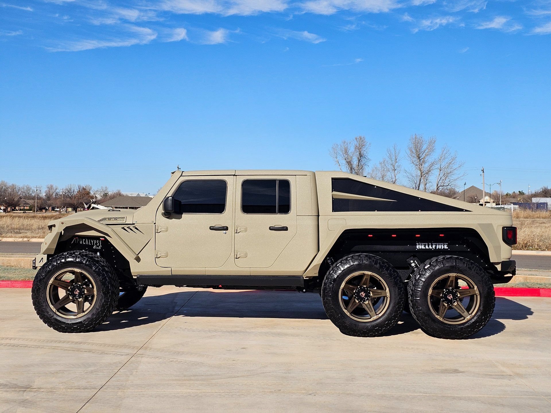 Used 2023 Jeep Gladiator Sport AWD/4WD image 13