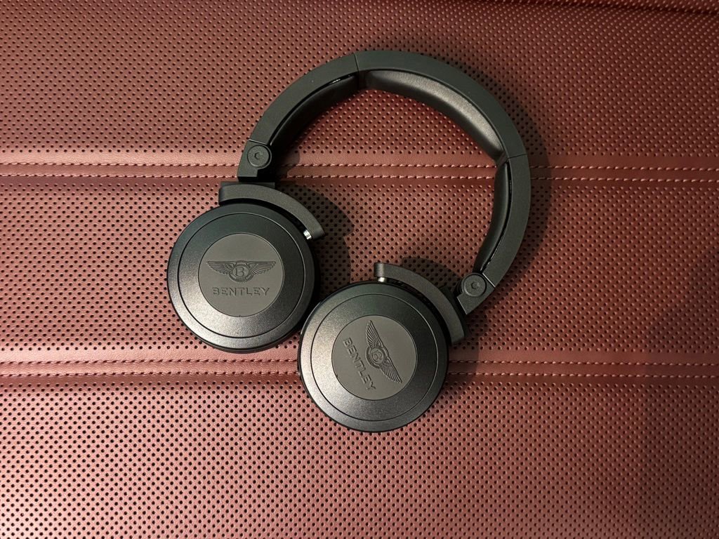 Used 2025 Bentley Bentayga image 31