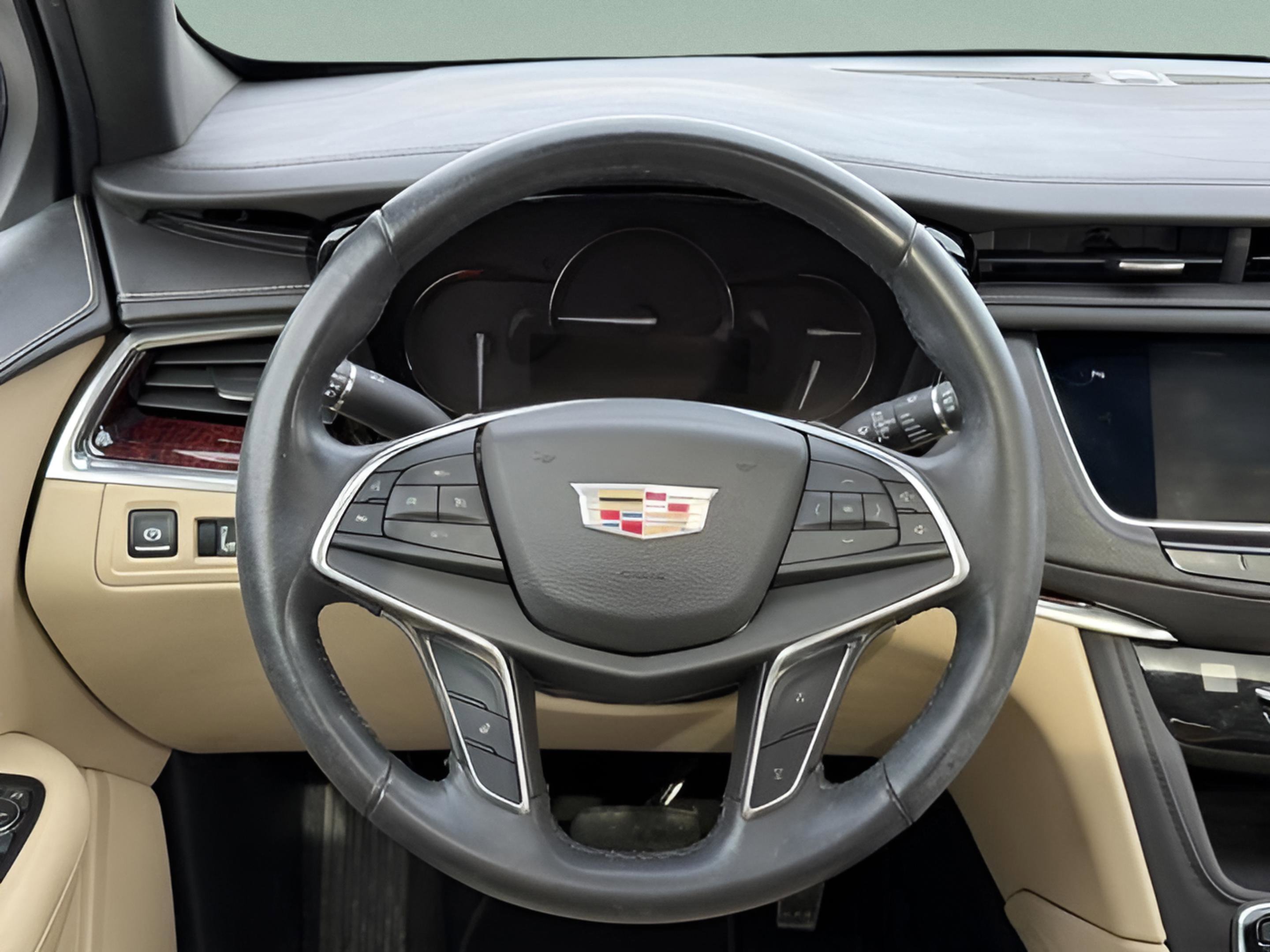 Used 2017 Cadillac XT5 Luxury image 14