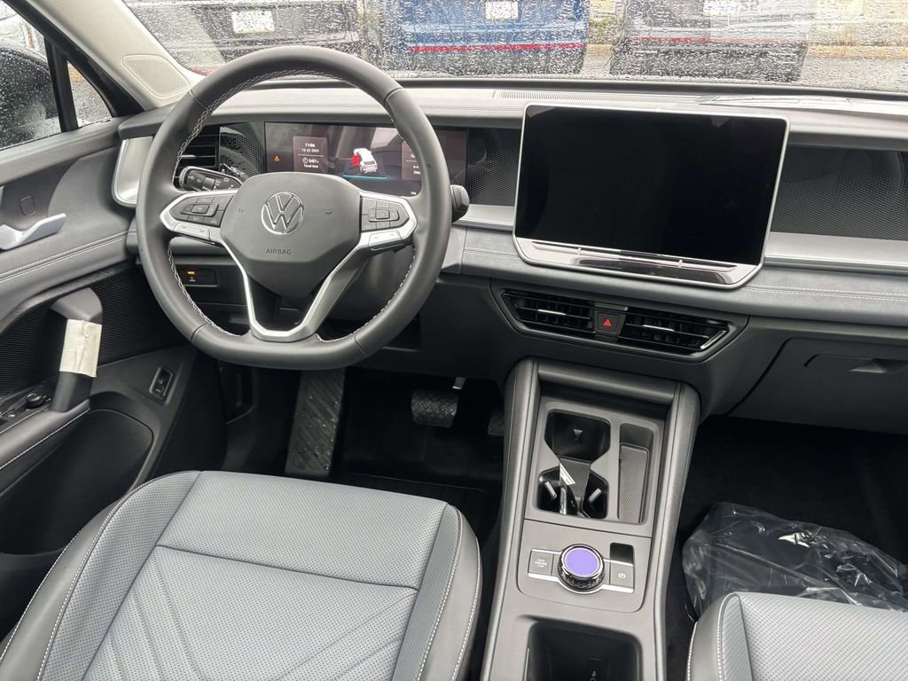 New 2026 Volkswagen Tiguan SE image 30