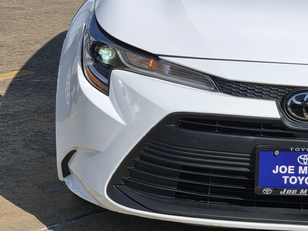 Used 2025 Toyota Corolla LE FWD image 5