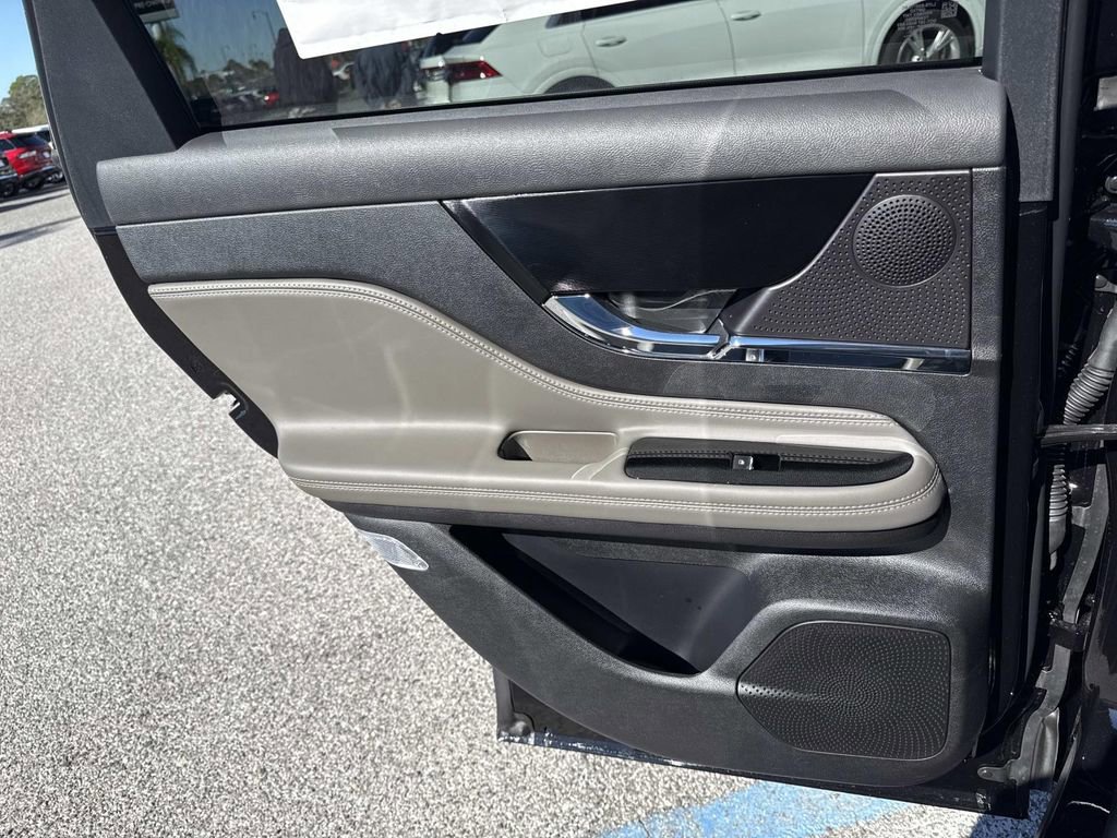 New 2026 Lincoln Corsair Premiere image 13