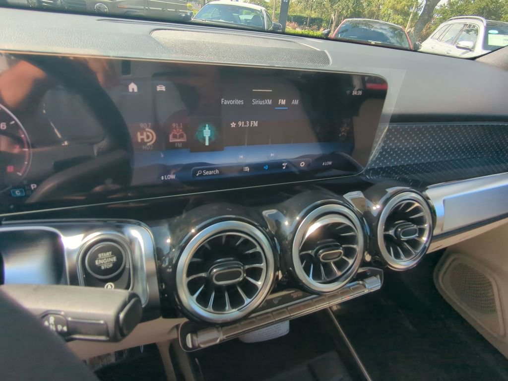 New 2025 Mercedes-Benz GLB 250 GLB 250 image 6