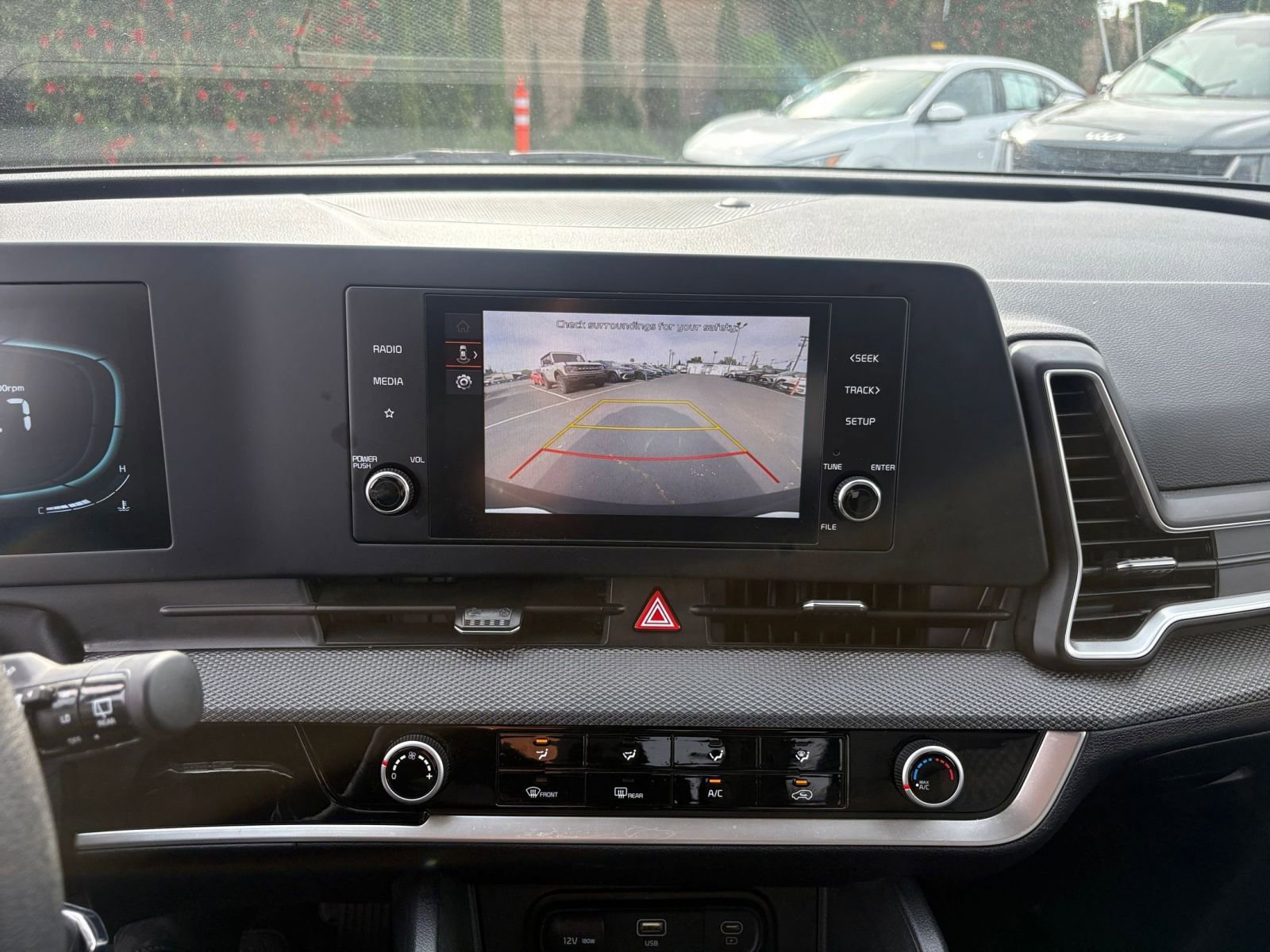 Used 2025 Kia Sportage LX image 23