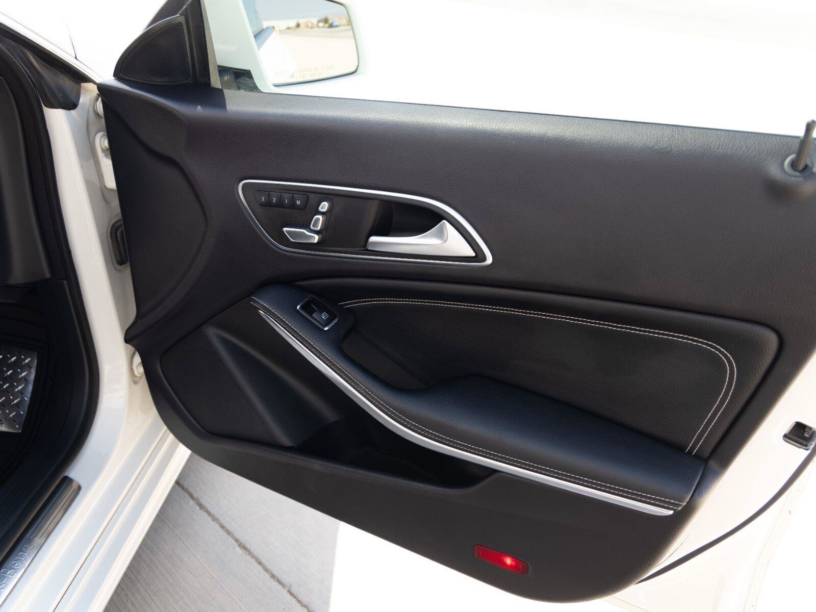 Used 2018 Mercedes-Benz CLA 250 4MATIC image 29