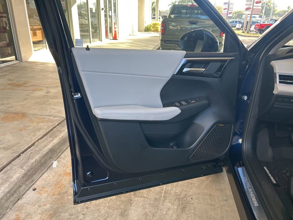 New 2026 Mitsubishi Outlander SE image 36