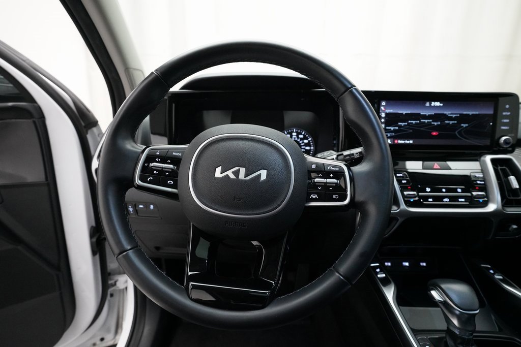 Certified 2022 Kia Sorento S w/ Panoramic Sunroof Package image 4