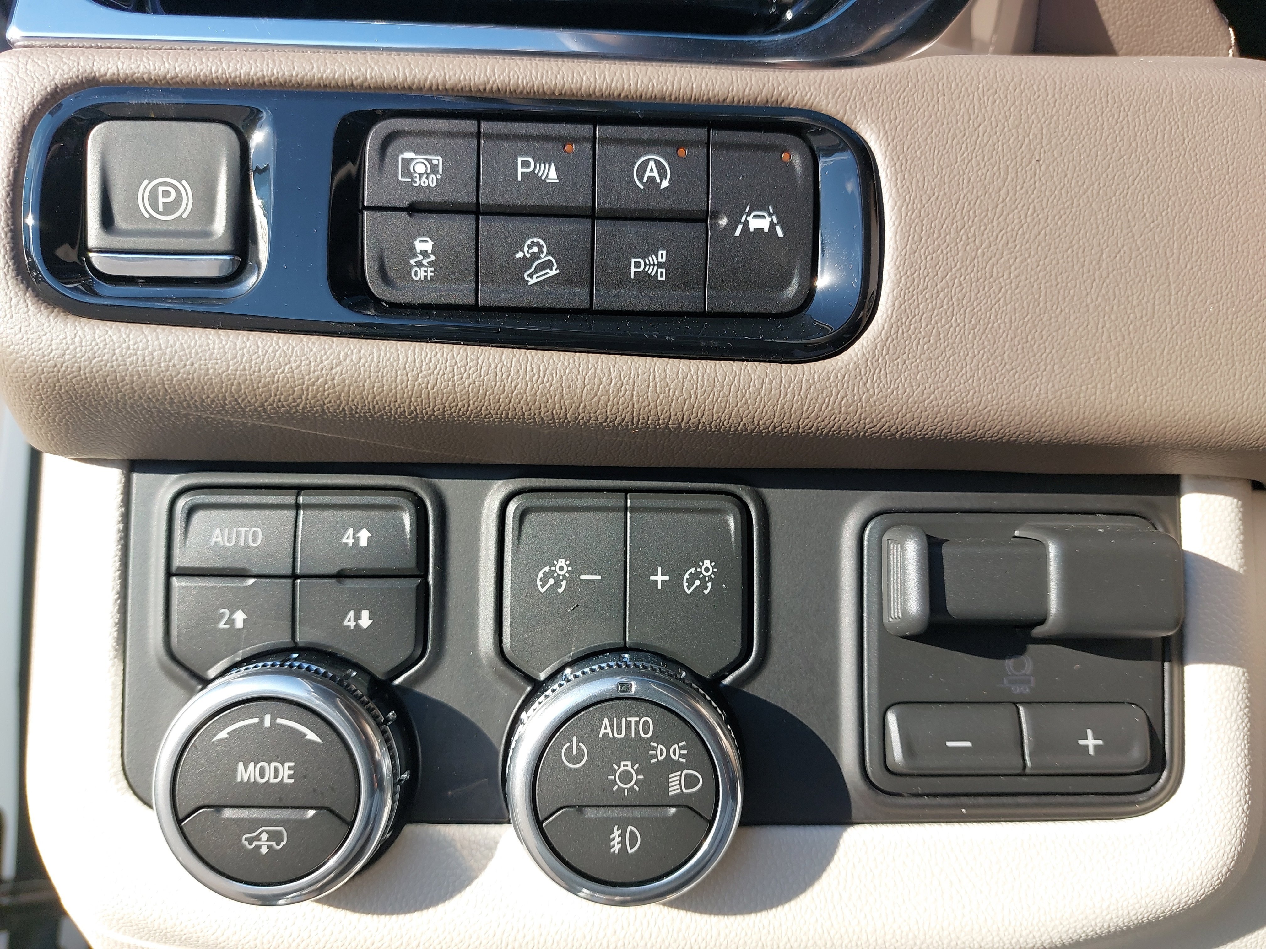 New 2026 GMC Yukon XL Denali w/ Denali Reserve Package image 28