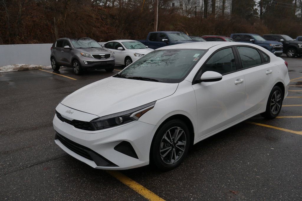 Used 2023 Kia Forte LXS image 4