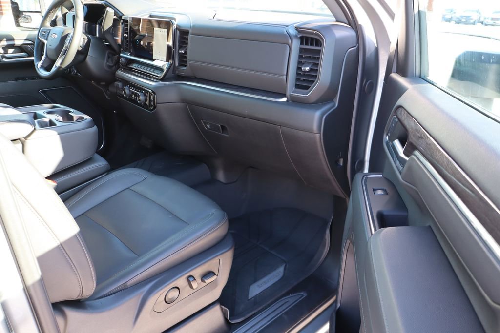 Used 2024 Chevrolet Silverado 3500 LTZ image 50