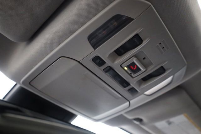 Used 2022 Toyota Highlander Limited image 32