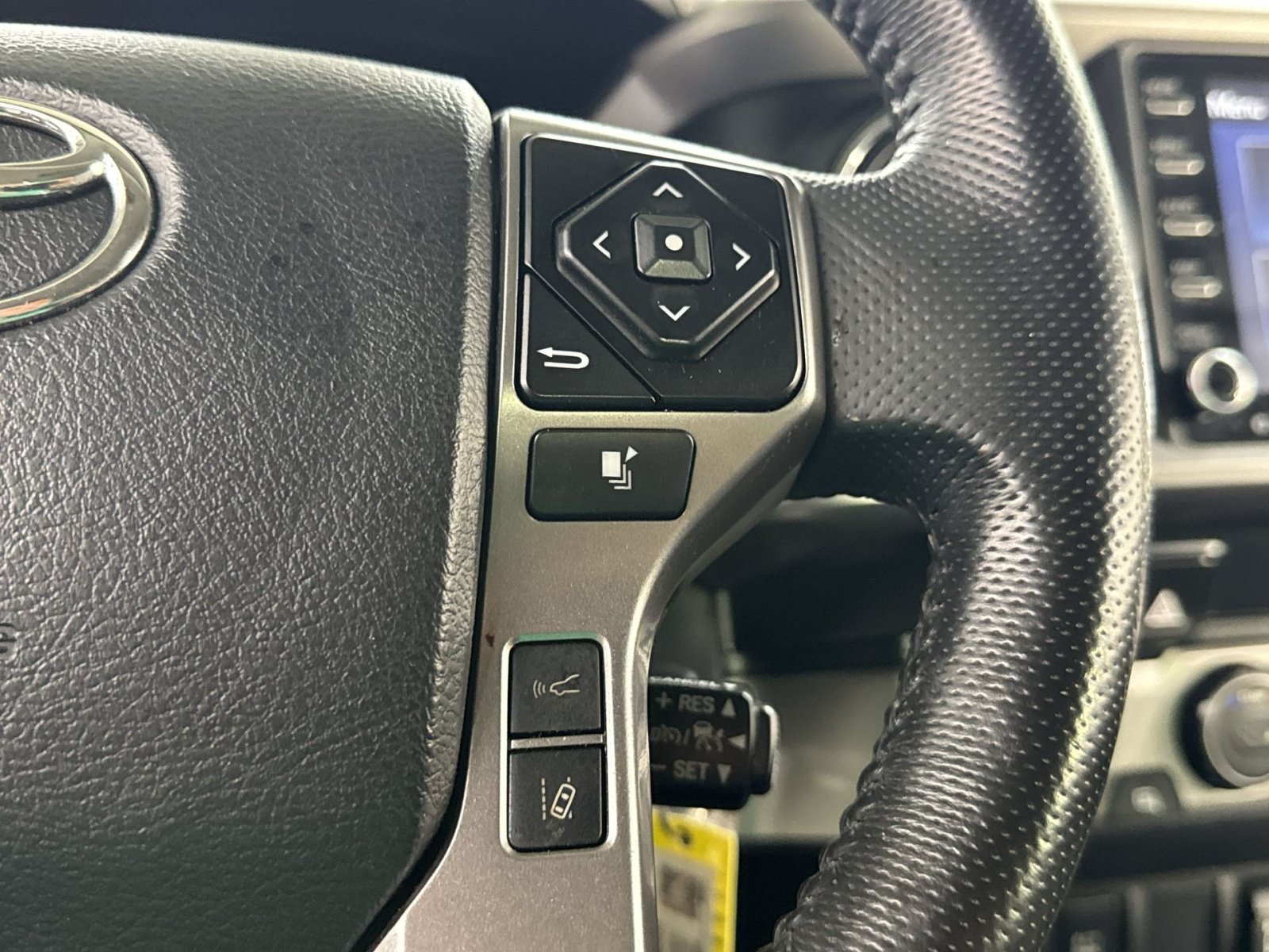 Used 2022 Toyota Tacoma SR5 AWD/4WD image 44