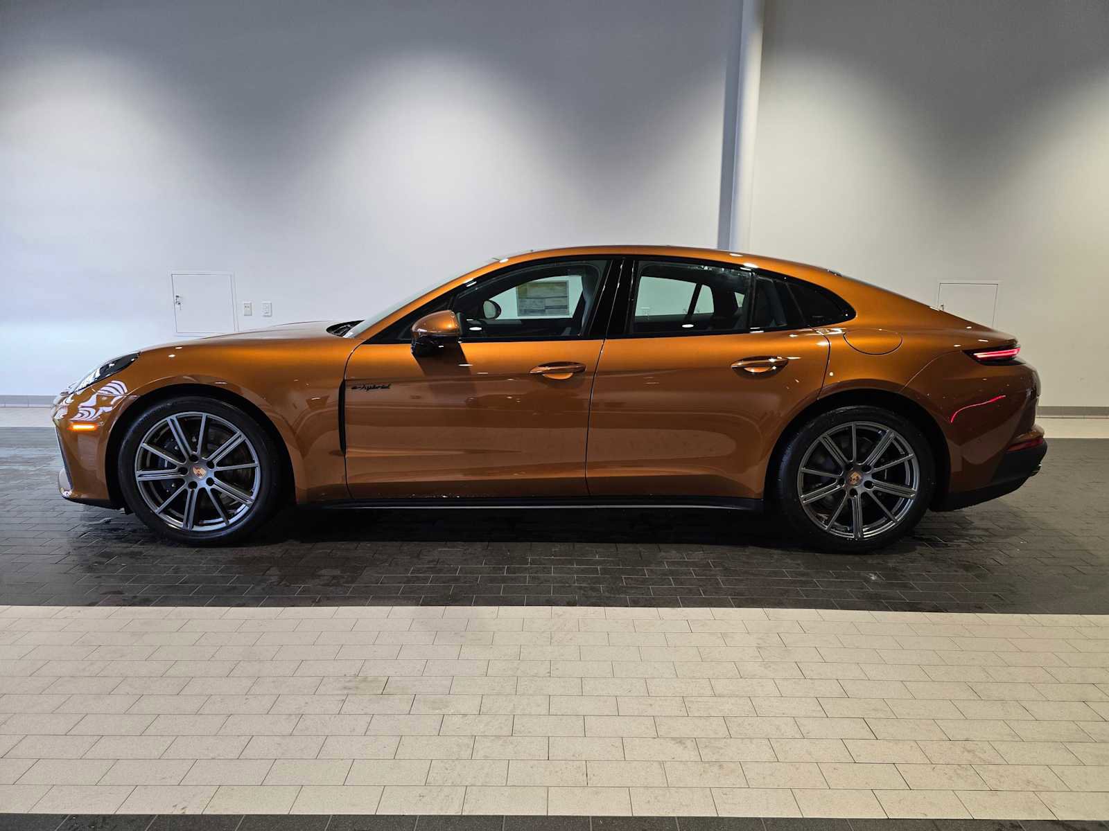 New 2026 Porsche Panamera 4 image 2