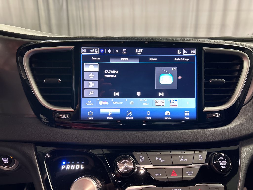 Used 2025 Chrysler Pacifica Select FWD image 17