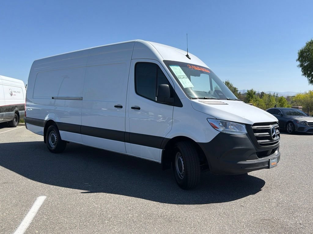 Used 2025 Mercedes-Benz Sprinter 2500 image 5