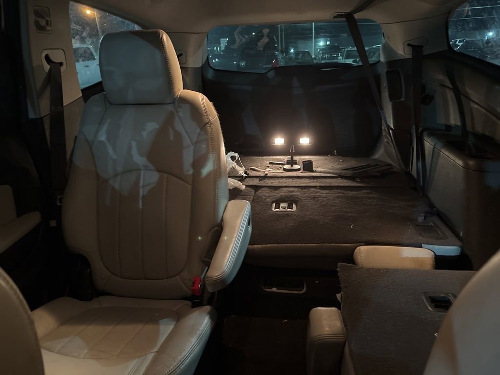 Used 2011 Chevrolet Traverse LTZ image 16