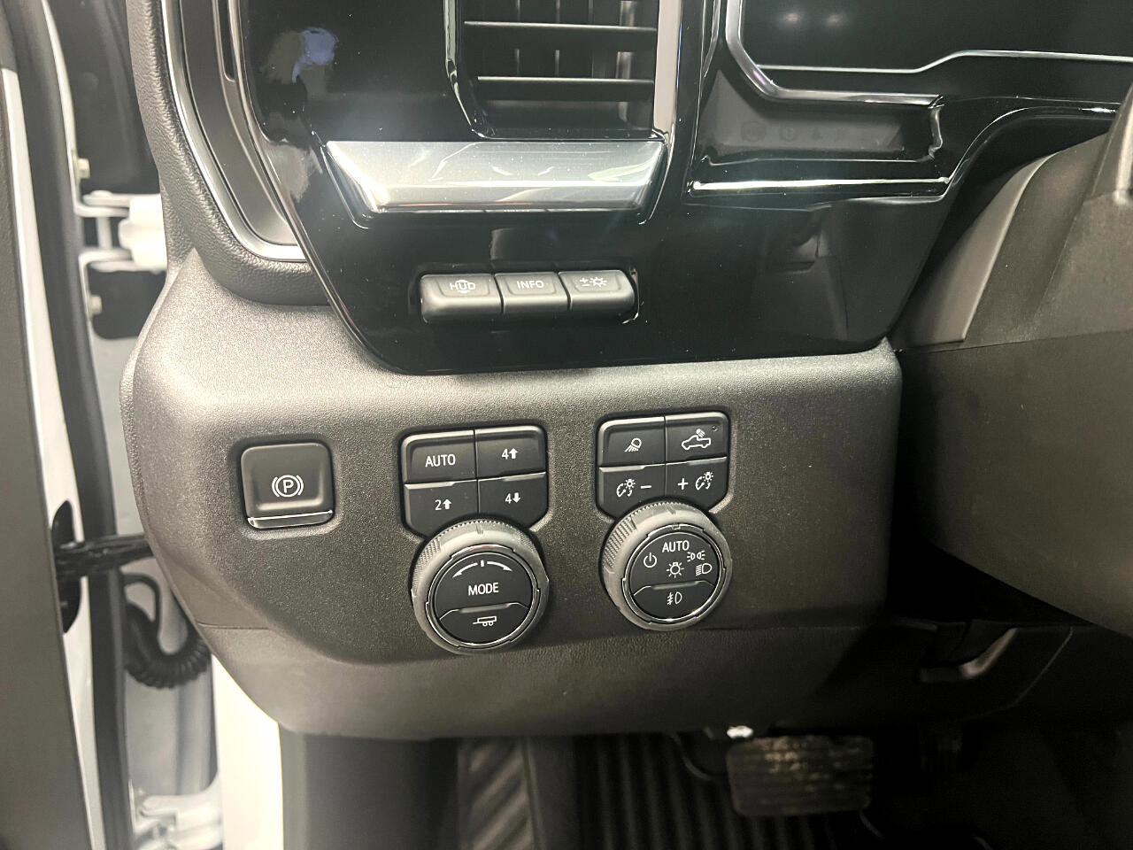 New 2025 Chevrolet Silverado 2500 LTZ w/ Z71 Chrome Sport Edition image 43