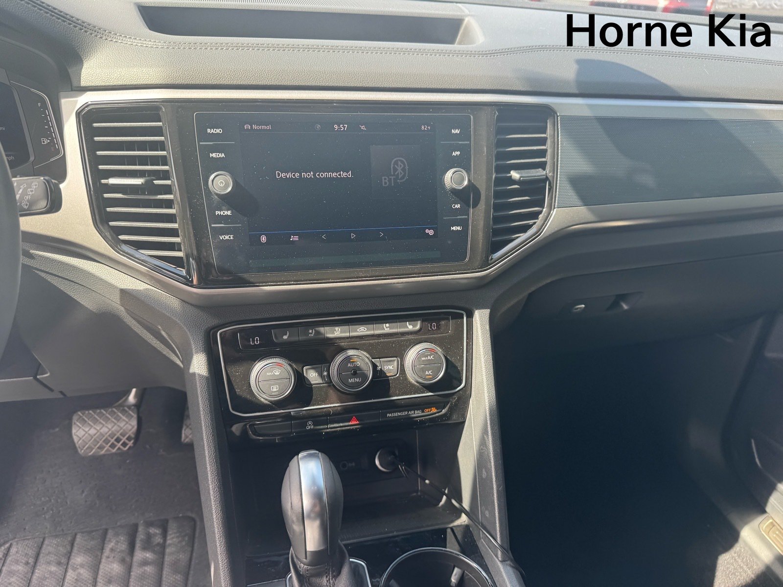 Used 2020 Volkswagen Atlas Cross Sport SEL Premium AWD/4WD image 18