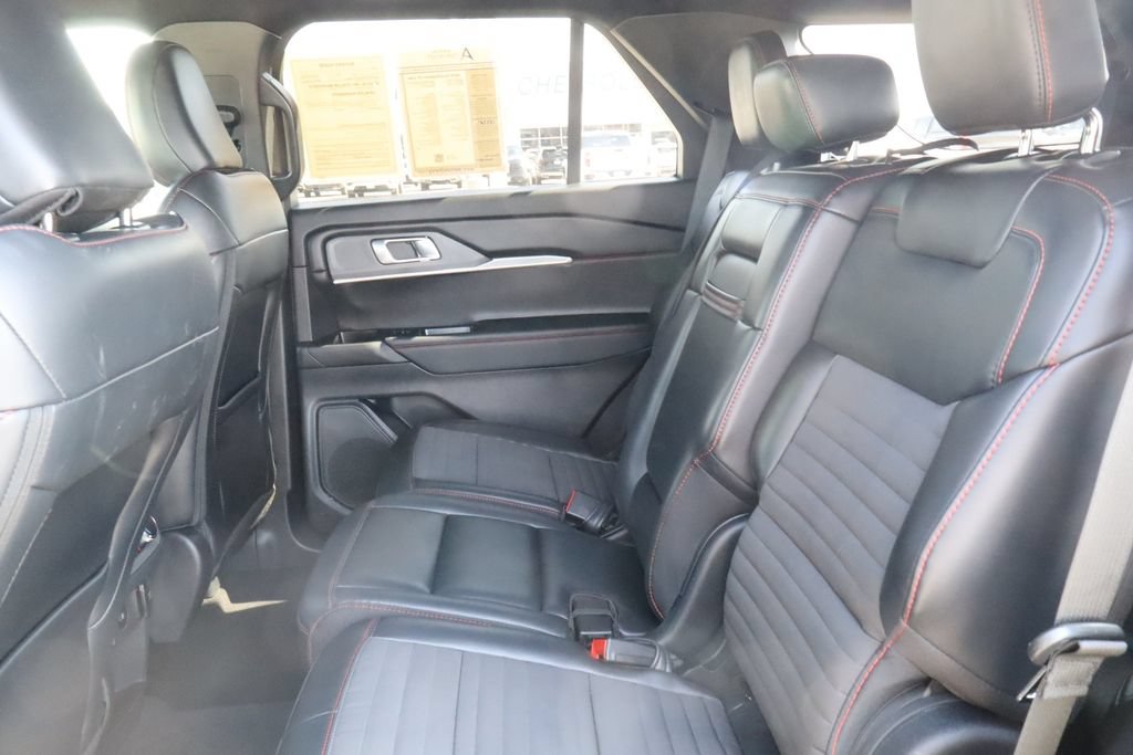Used 2025 Ford Explorer ST-Line w/ Premium Package RWD image 34