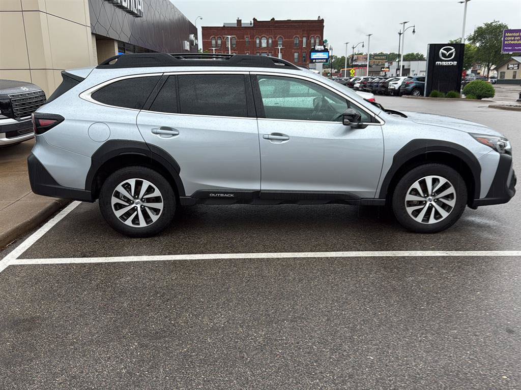 Used 2025 Subaru Outback Premium AWD/4WD image 5