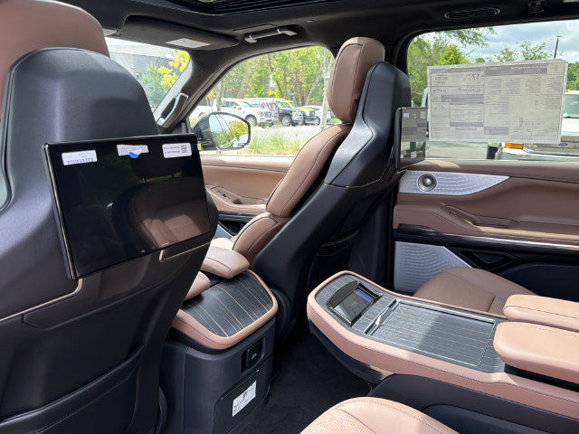 New 2027 Lincoln Navigator L Black Label AWD/4WD image 24